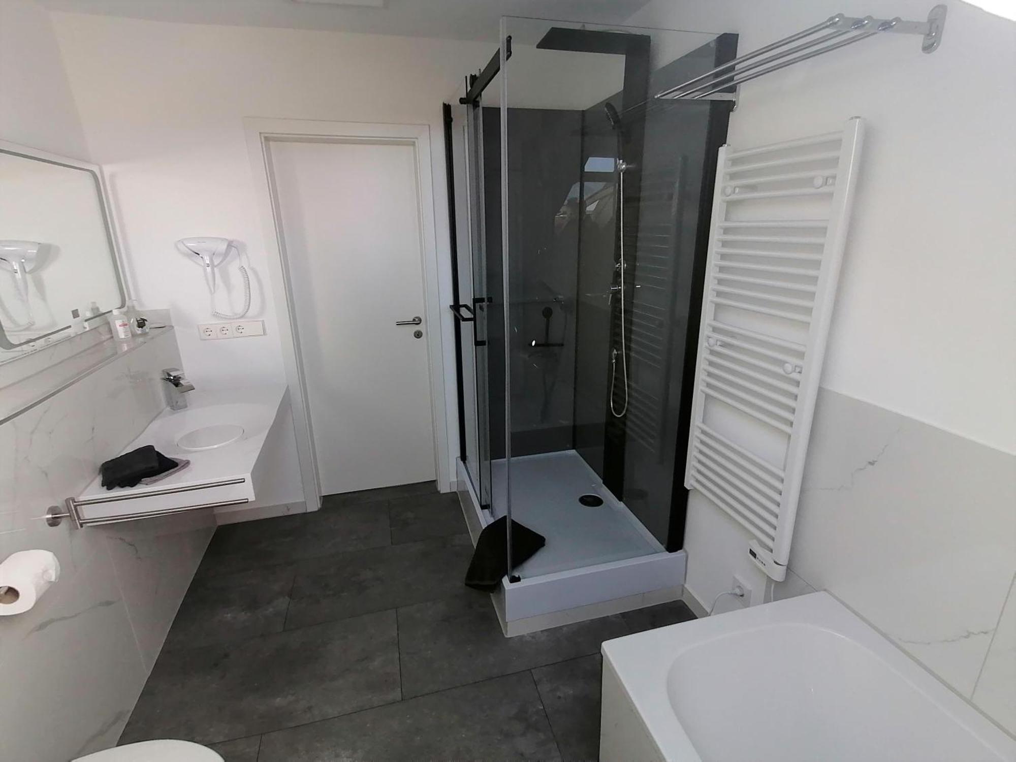 Auszeit2 Erfurt - Stilvolle Dachwohnung Mit Parkplatz - Zentrumsnah Esterno foto