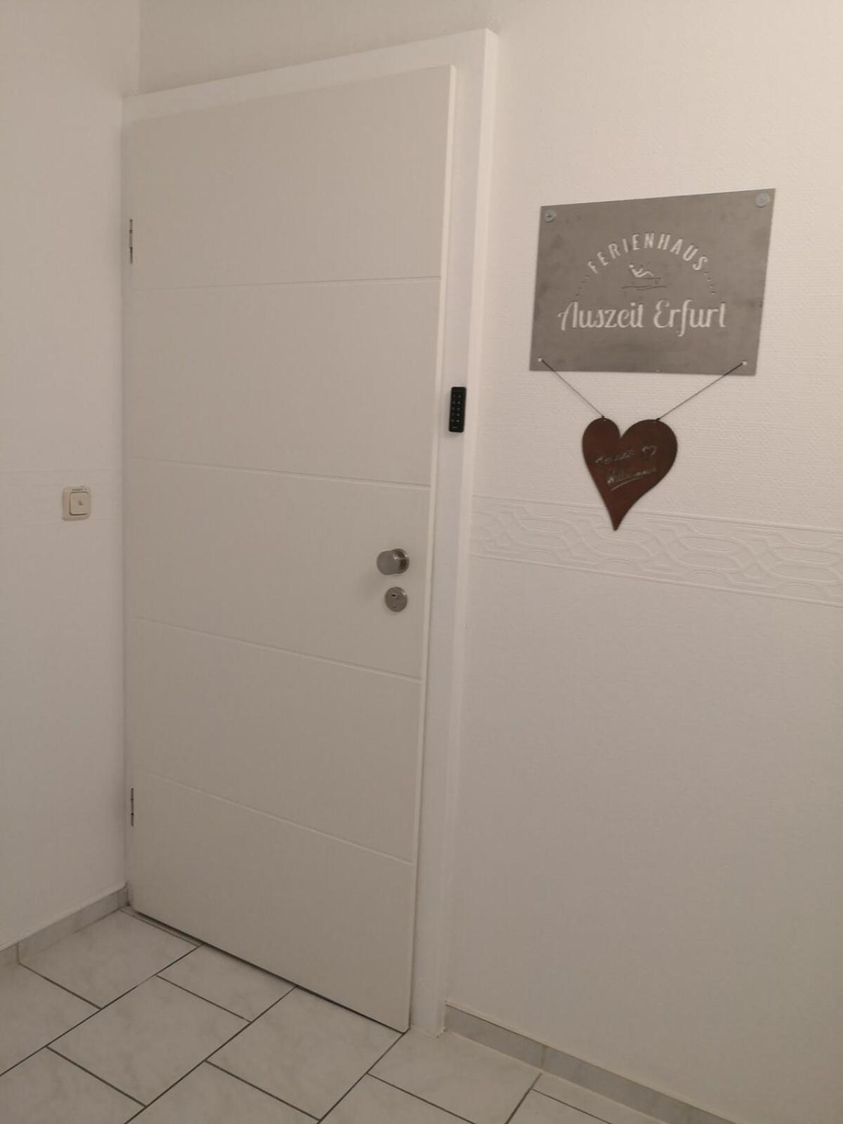 Auszeit2 Erfurt - Stilvolle Dachwohnung Mit Parkplatz - Zentrumsnah Esterno foto